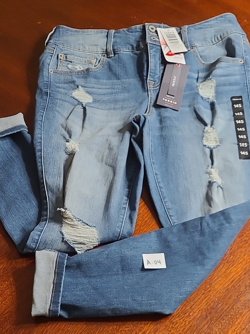 NWT Torrid Premium Jeggings 14S 14 Short Medium Wash Distressed Skinny Jeans